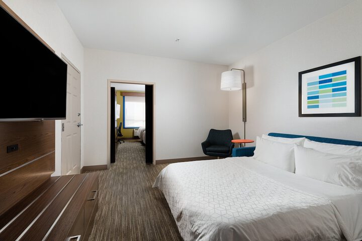 Room 10 of 38