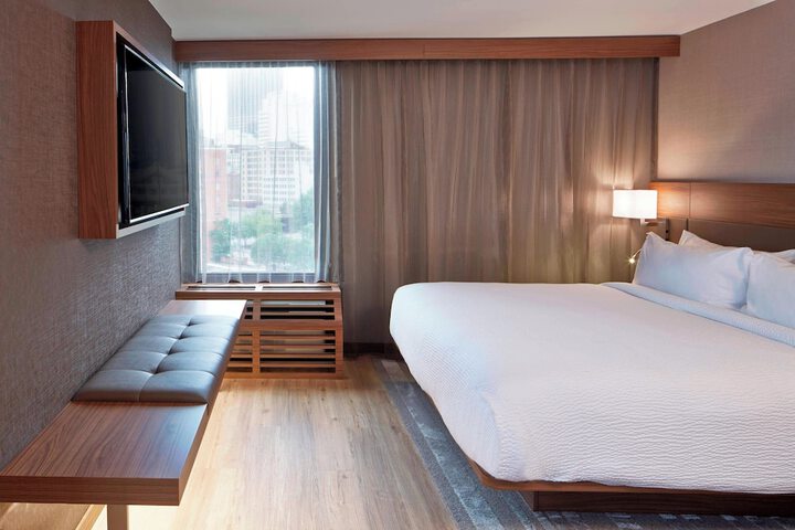 Room 32 of 73