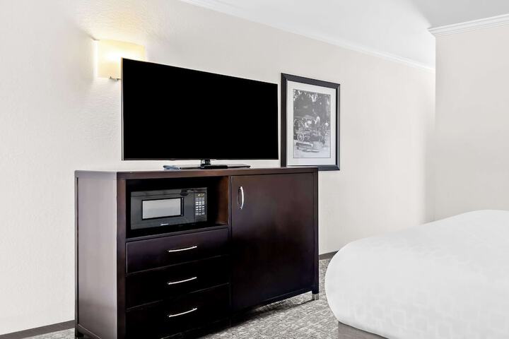 Room 30 of 36