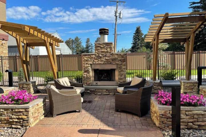 Staybridge Suites Minot by IHG