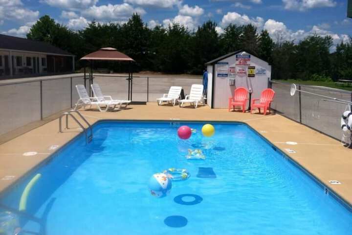 Douglas Inn & Suites