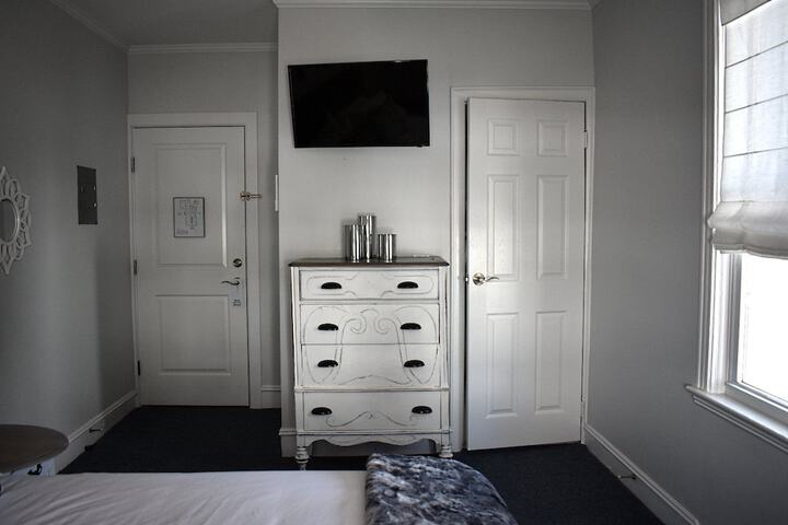 Room 80 of 183