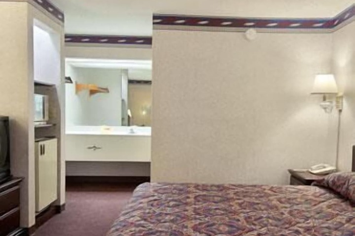 Room 15 of 25