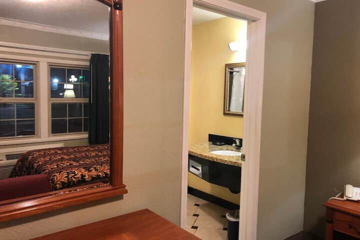 Room 12 of 16