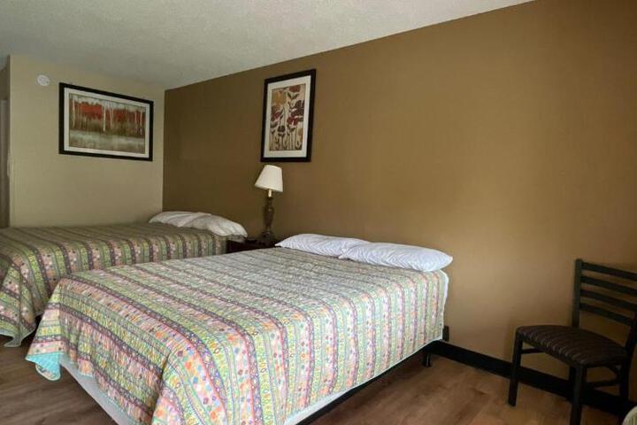 DELUXE INN