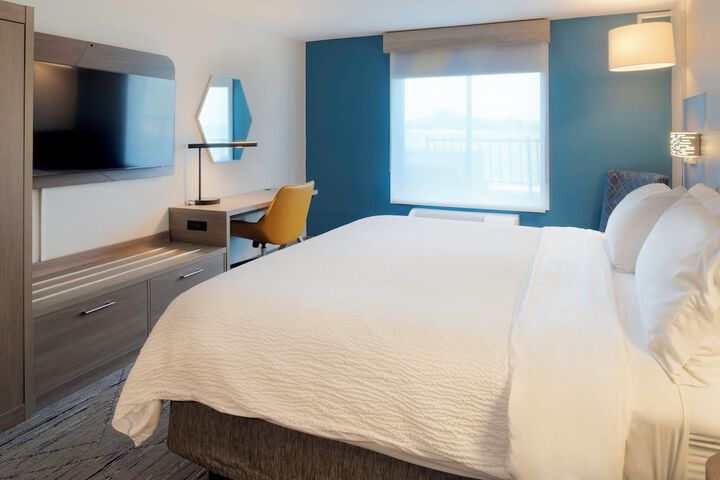 Holiday Inn Express Hotel & Suites Fort Atkinson by IHG