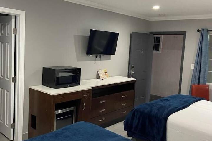 Room 13 of 28