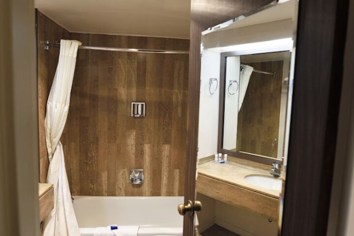 Room 21 of 37