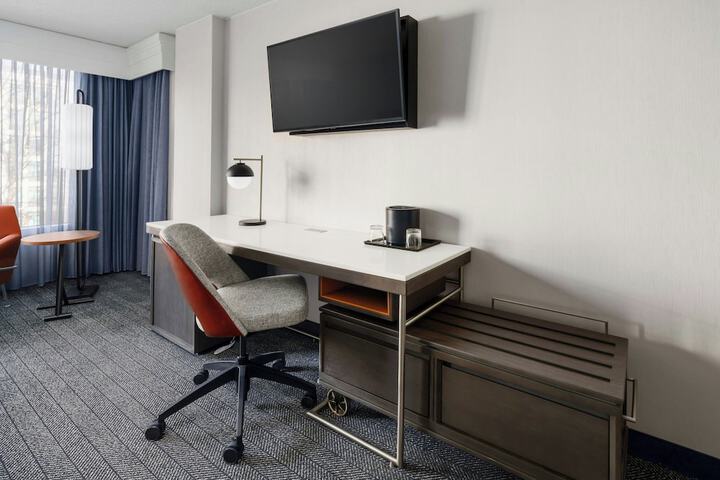 Room 14 of 33