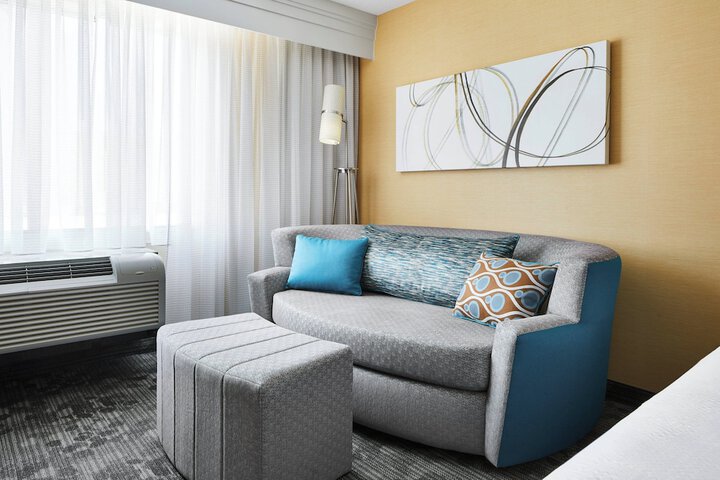 Courtyard by Marriott Newark Downtown