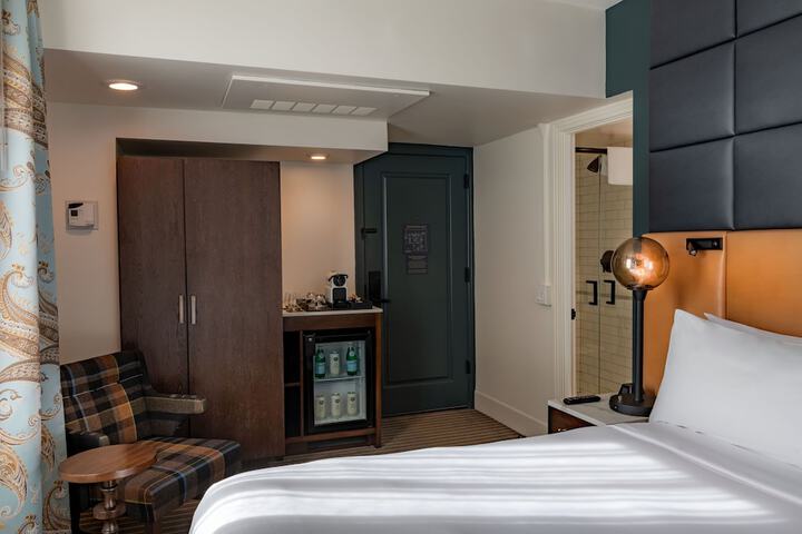 Room 25 of 86