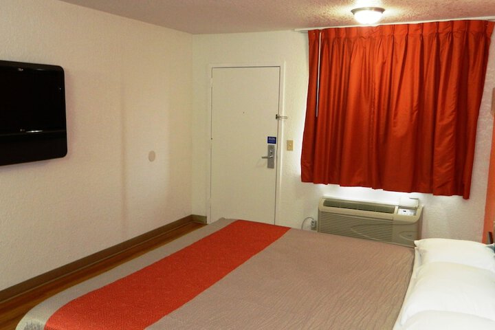 Room 27 of 39