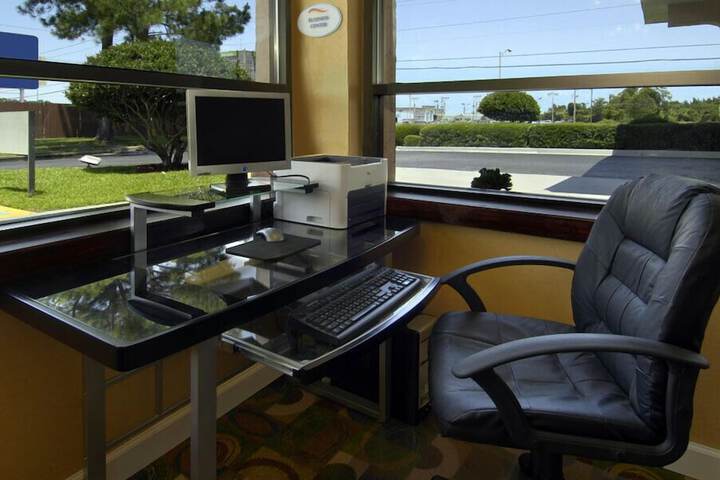Business Center 28 of 28