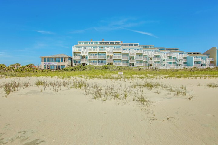 salt & Light Oceanfront Condo w / Pool & Elevator