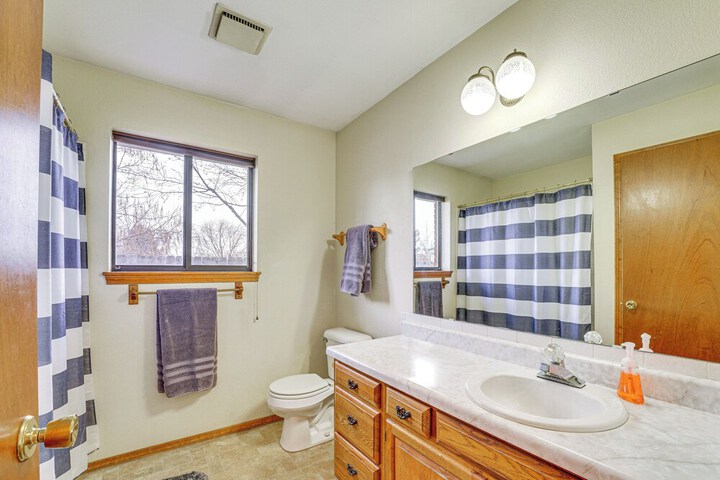 Downtown Delta Condo 34 Mi to Black Canyon!
