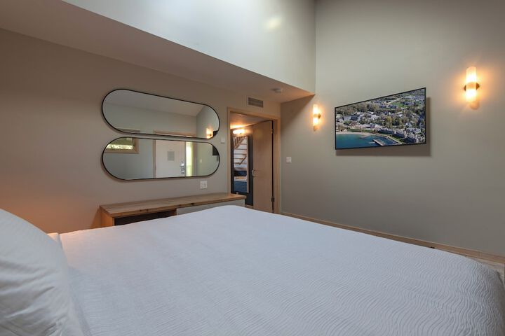 Room 28 of 69