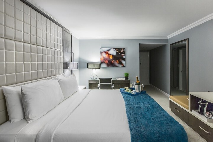 Room 12 of 24