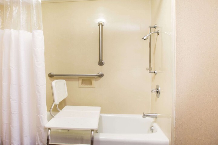 Room 9 of 28