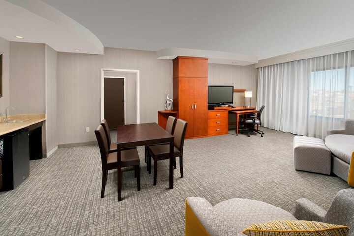 Room 17 of 28