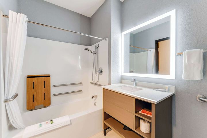Room 34 of 40