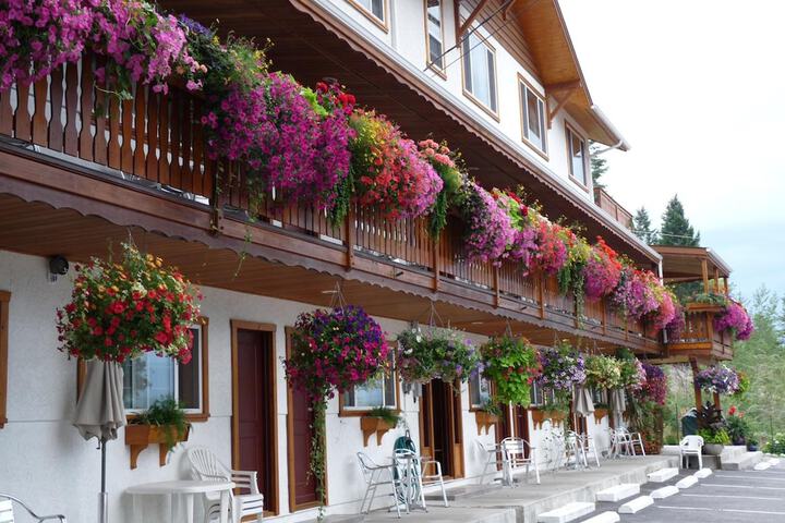 Hotel 2 of 43