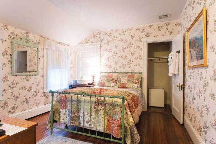 Room 34 of 48