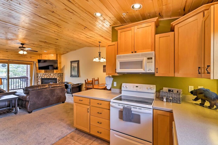 Steps to Grand Lake: Condo w / Deck & Mtn Views