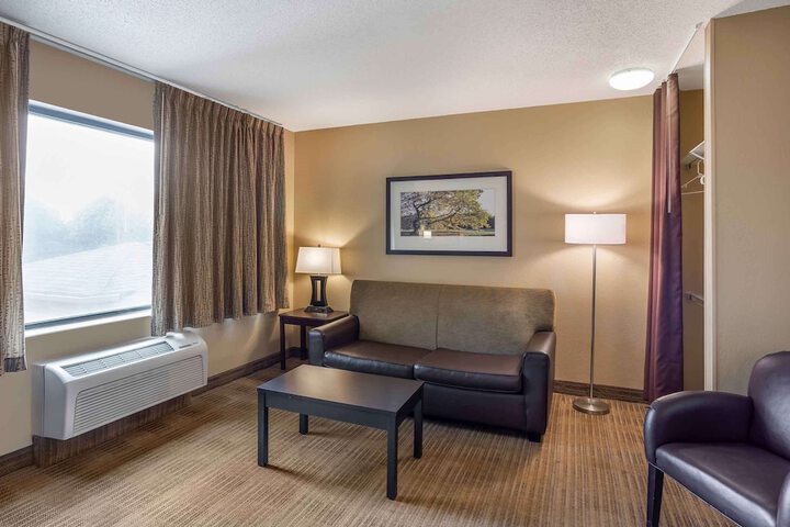 Room 14 of 28