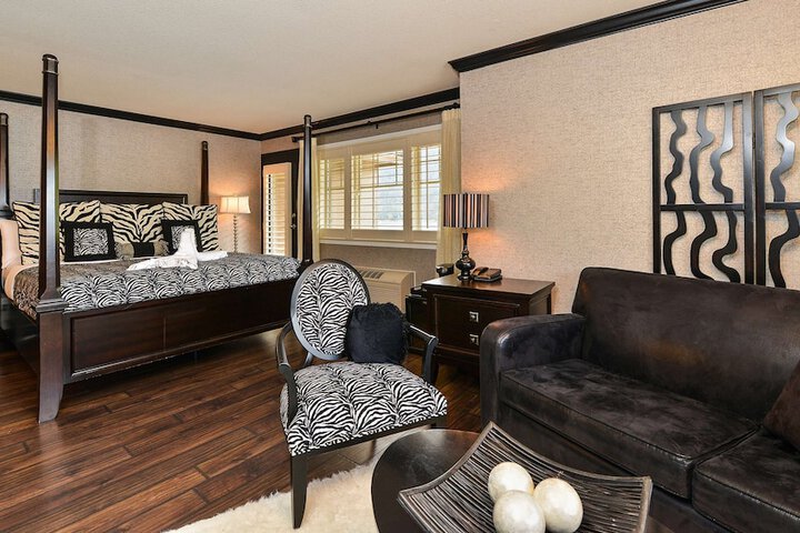Room 103 of 158