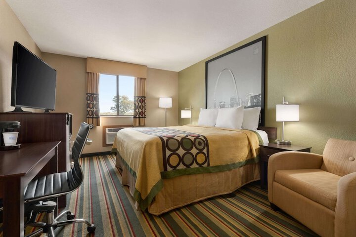 Room 32 of 40