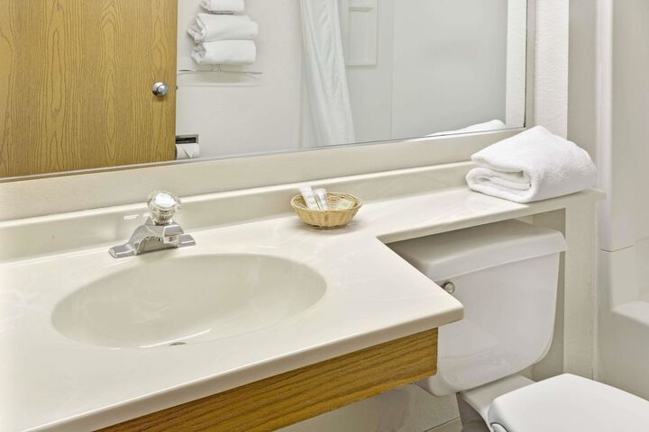 Super 8 by Wyndham Canonsburg / Pittsburgh Area