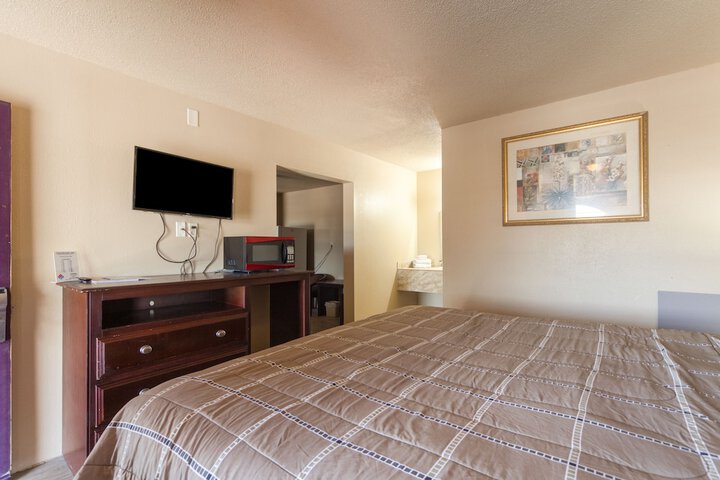 Room 10 of 19
