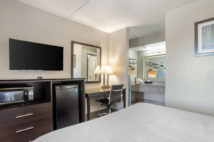 Room 14 of 49