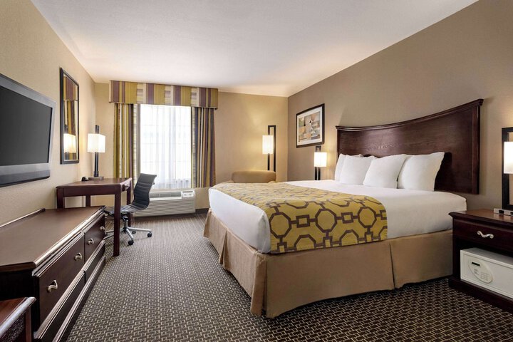Room 21 of 38