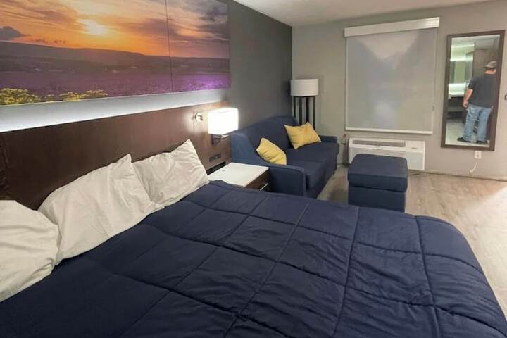 Luxor Inn & Suites a Travelodge by Wyndham