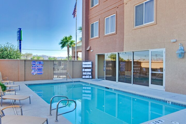 Pool 12 of 40