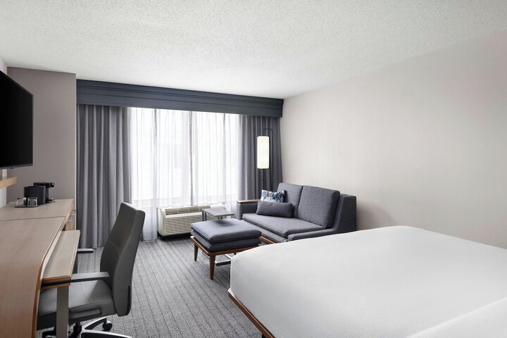 Courtyard by Marriott Charlotte City Center