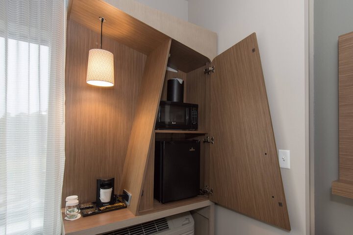 Room 17 of 44