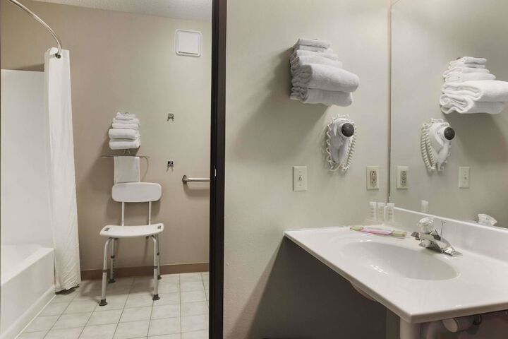 Room 6 of 13