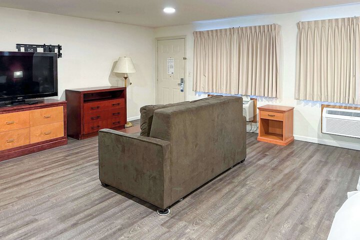 Room 11 of 34