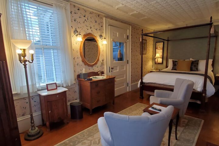 Room 21 of 73