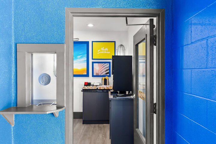 Days Inn by Wyndham San Francisco S / Oyster Point Airport