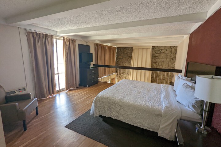 Red Roof Inn PLUS+ Wichita East