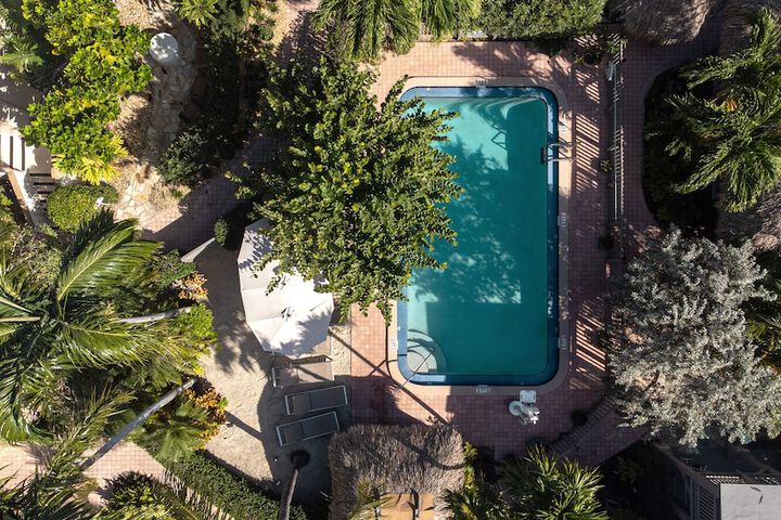 Pool 25 of 64