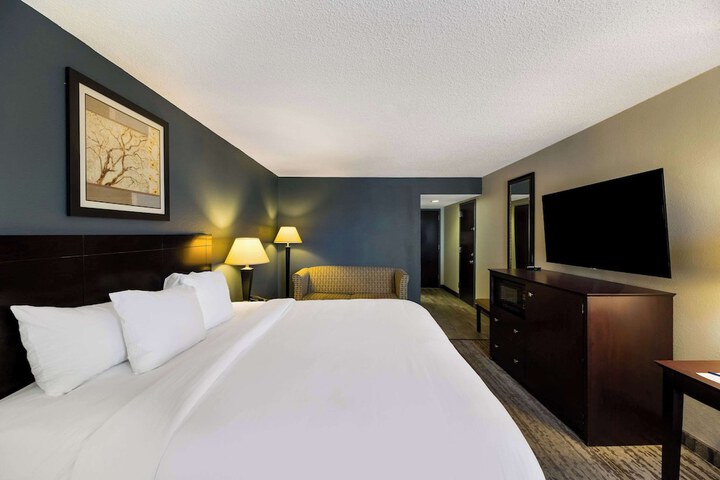 Room 32 of 54