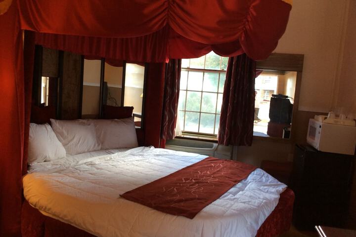 Room 16 of 46