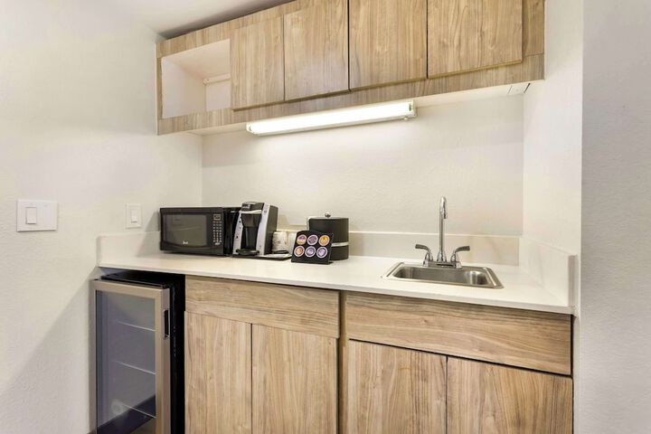 Best Western Plus Sugar Land / Stafford