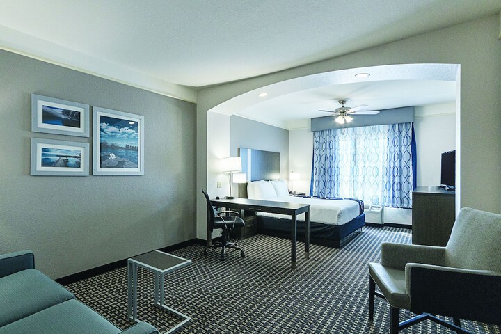 La Quinta Inn & Suites by Wyndham Conroe