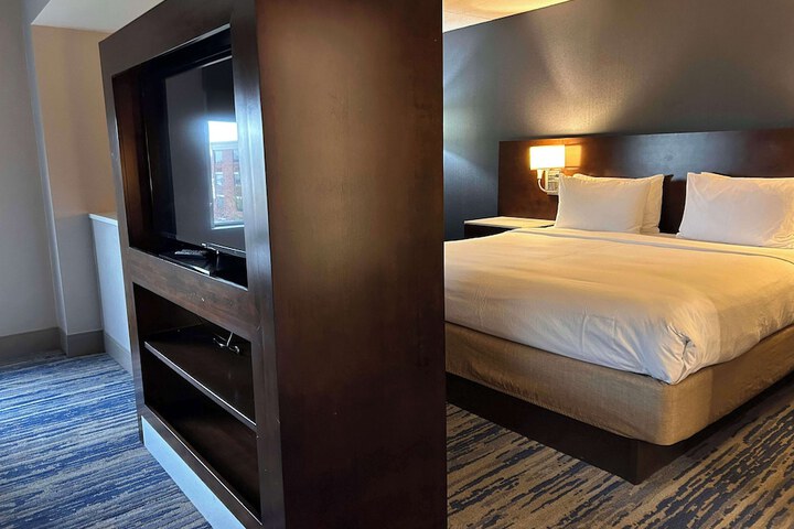 Skyline Hotel Detroit Airport SureStay Collection by BW