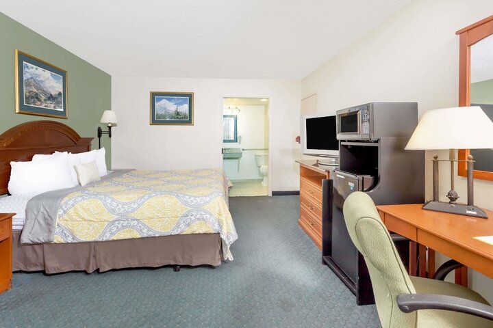 Room 7 of 17
